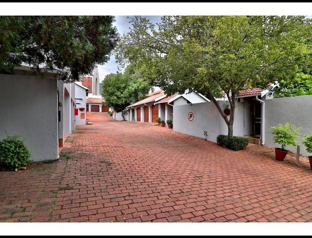 3 BEDROOM TOWNHOUSE FOR SALE IN RIVONIA